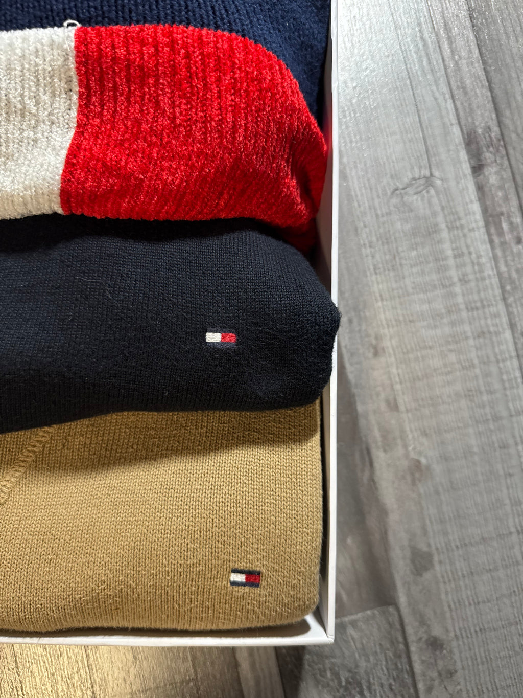 Tommy Hilfiger svetry